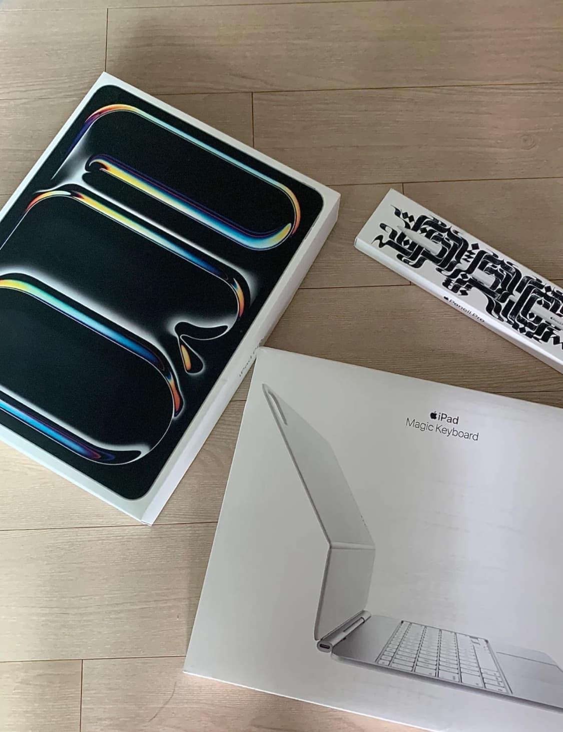 아이패드 프로 13 M4 512GB + 펜슬 Pro + 매직키보드 풀박 상품이미지1