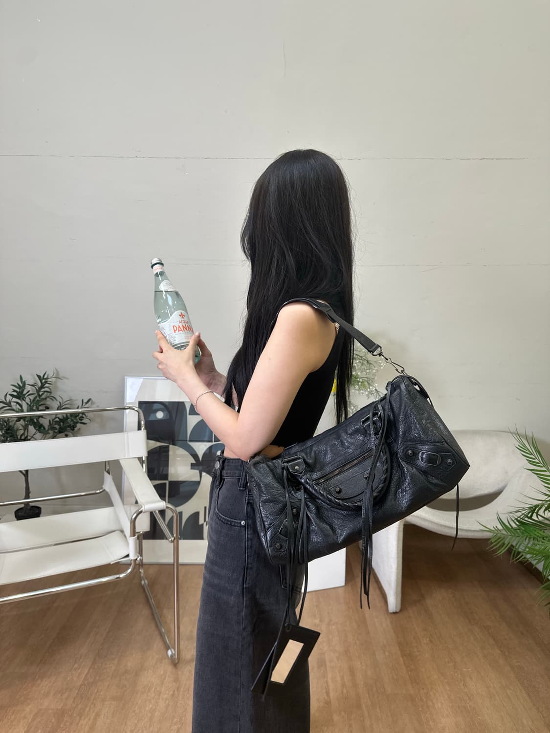 [A 정품] 발렌시아가 시티 모터백 트위기 블랙 상품이미지10