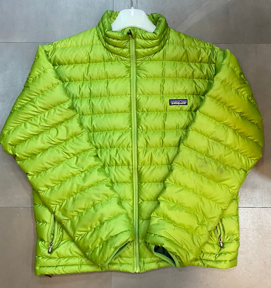 파타고니아 경량패딩 상품이미지1