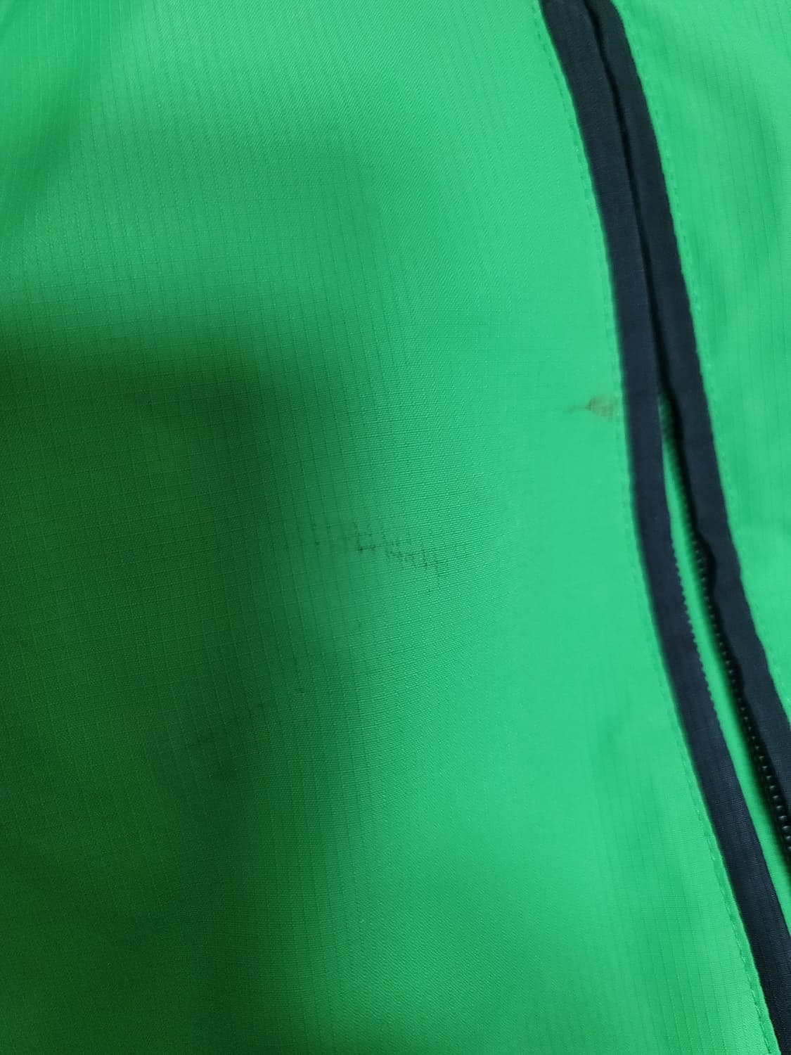 디스커버리 녹색 바람막이 95사이즈 상태굿
 상품이미지5