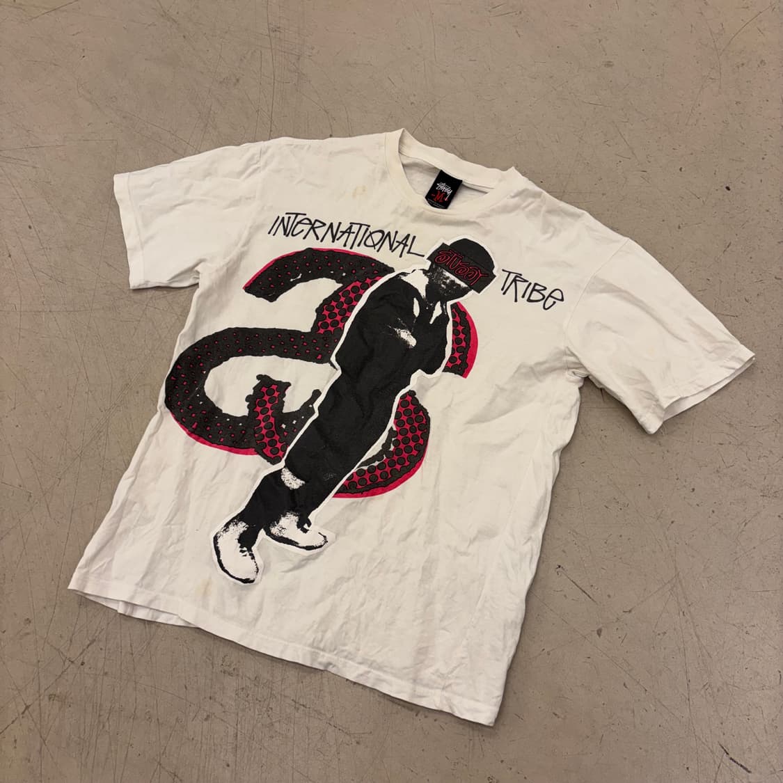 스투시 올드스쿨 인터내셔널 트라이브 반팔티 상품이미지1