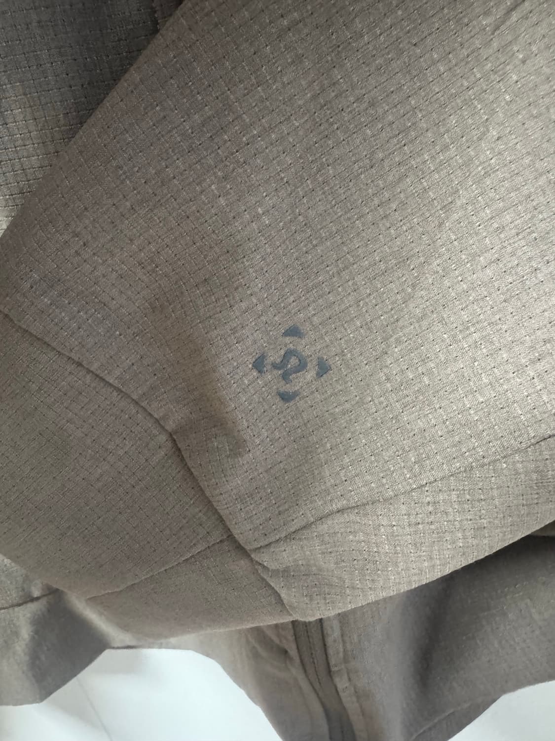 룰루레몬 에어링 이지 자켓 팝니다 상품이미지3