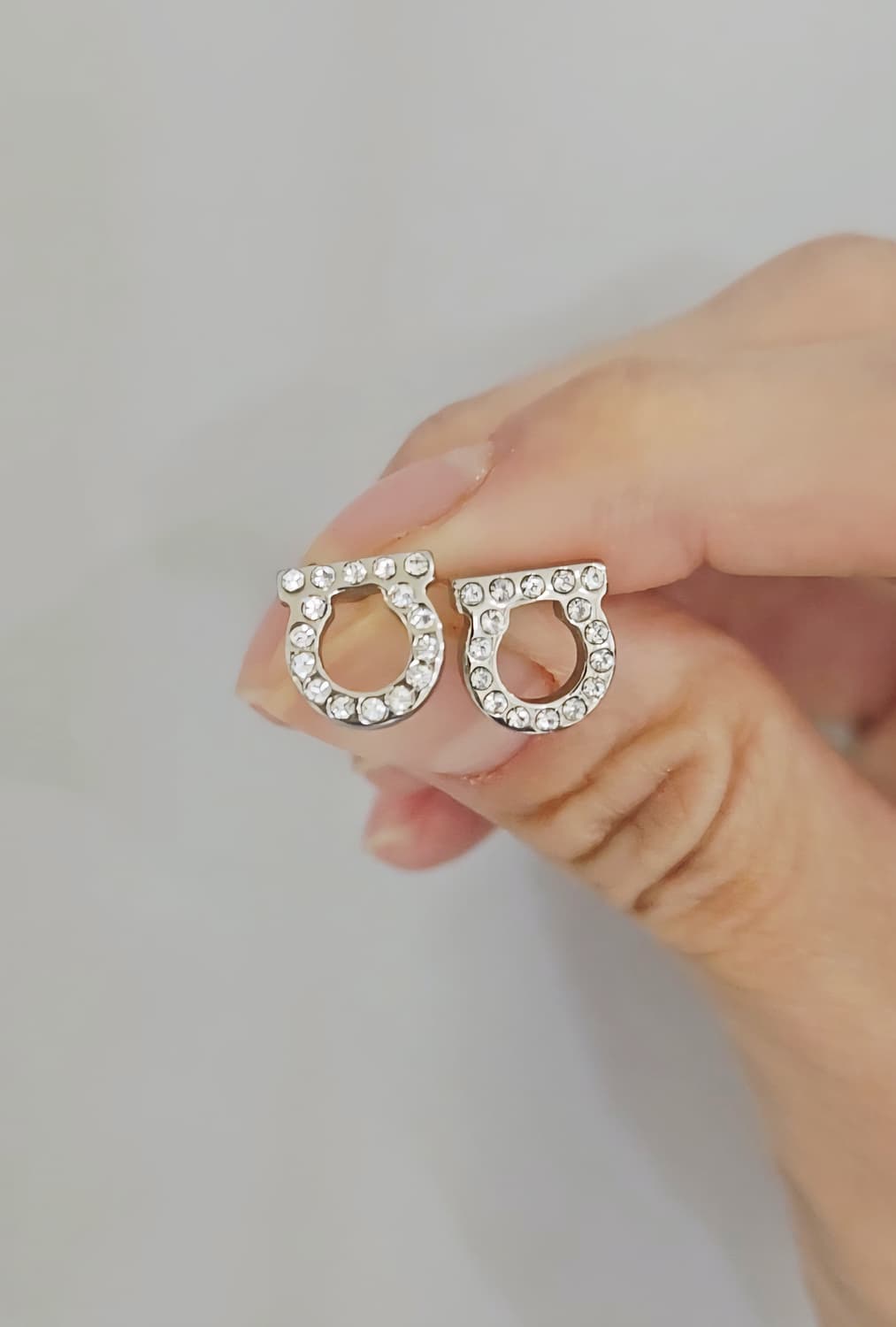 [단종디자인] 페레가모 간치니 크리스탈 귀걸이 [정품/실버컬러] 상품이미지4