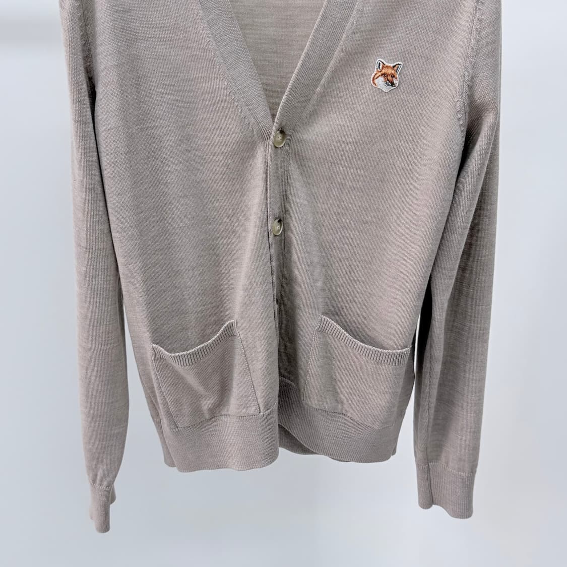 [S+급/S] 메종키츠네 폭스 패치 가디건 베이지 상품이미지4