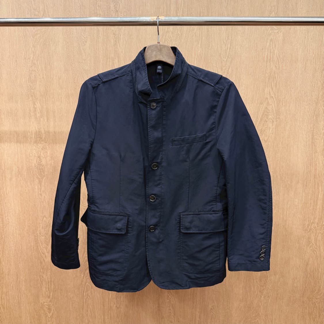 빈폴 블레이저 스탠드카라 소매 버튼 플랩 포켓 디테일 블랙 상품이미지2