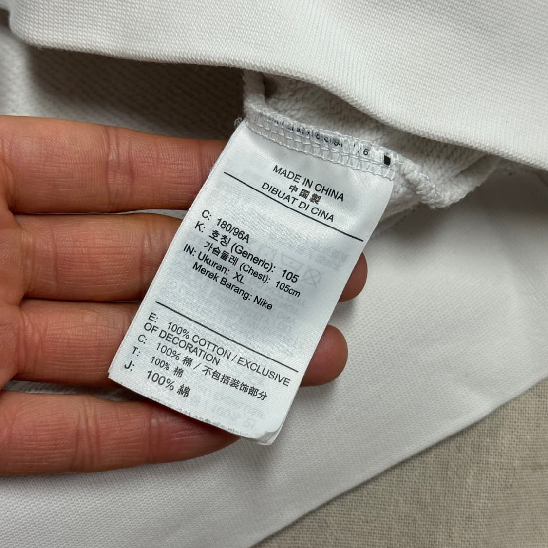 나이키 스트릿자수 화이트 맨투맨 XL 상품이미지7