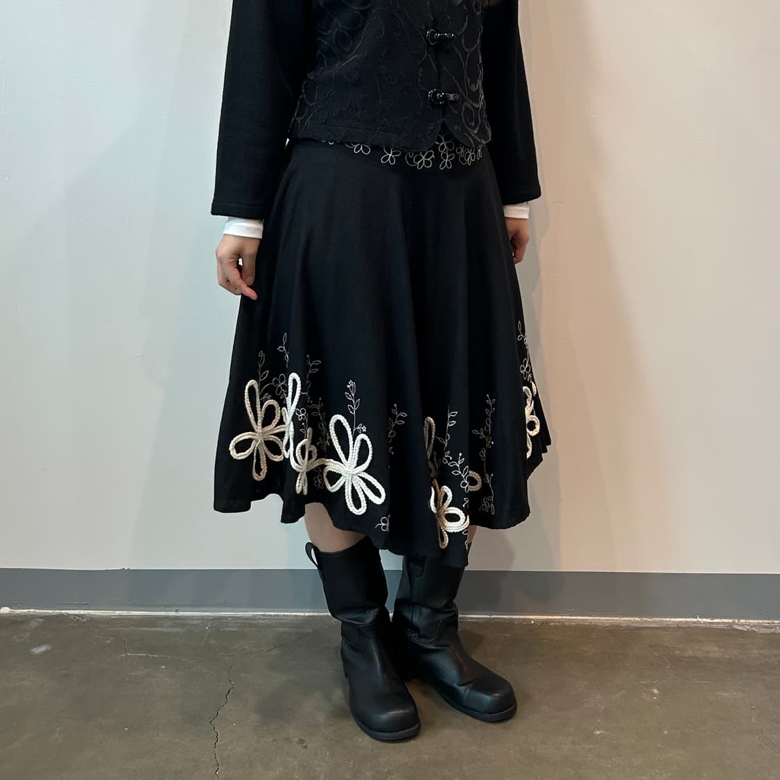 블랙 플라워패턴 플레어 스커트 상품이미지1