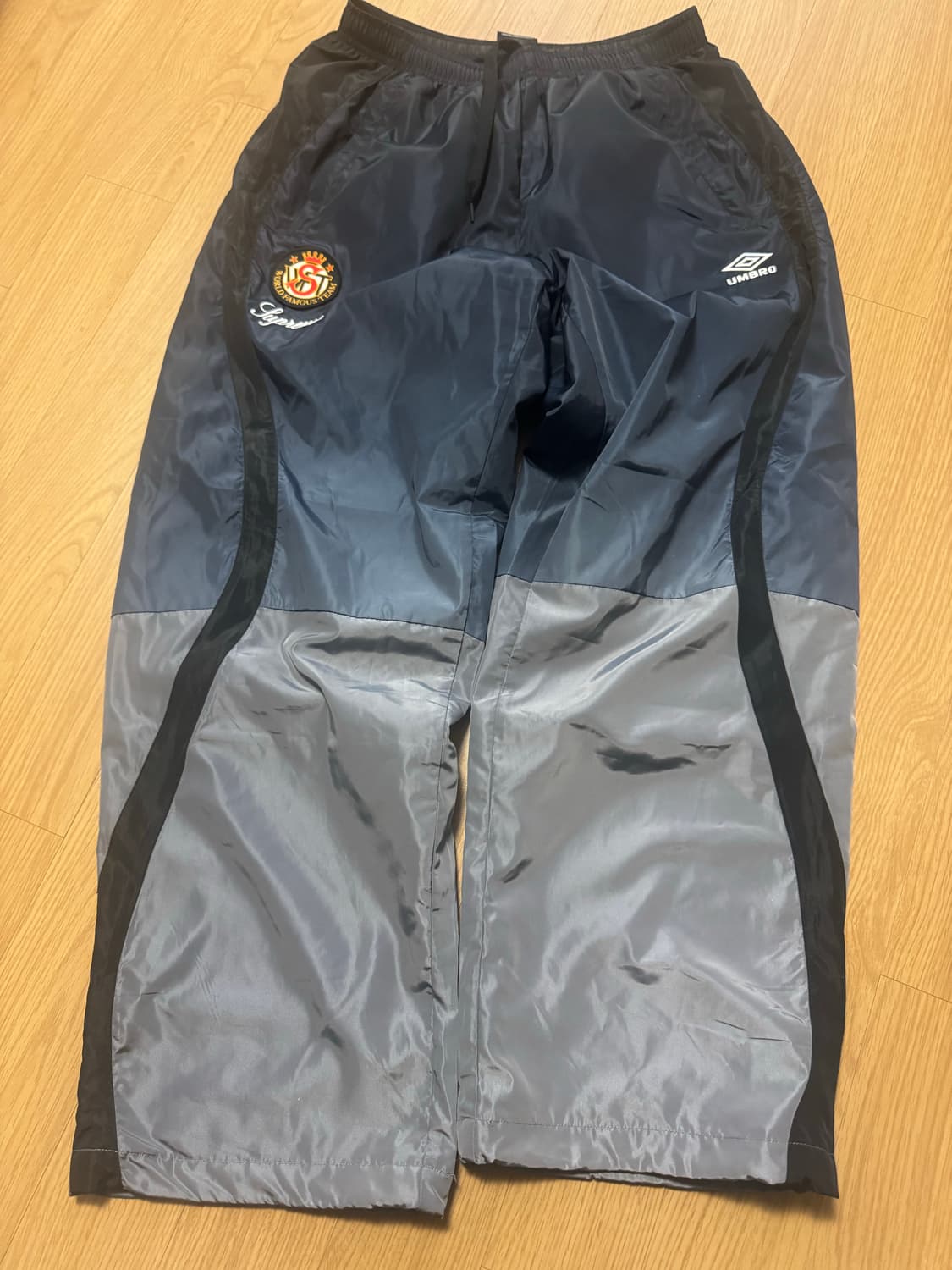 슈프림 x 엄브로 그라디언트 트랙 팬츠 M 상품이미지1