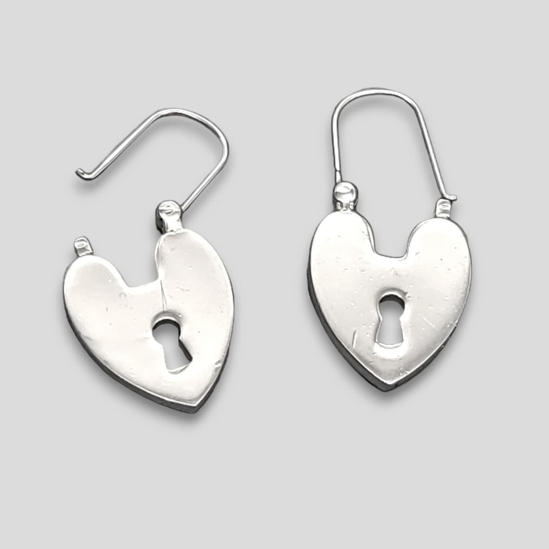 디올 로고 하트 패드락 귀걸이 상품이미지6