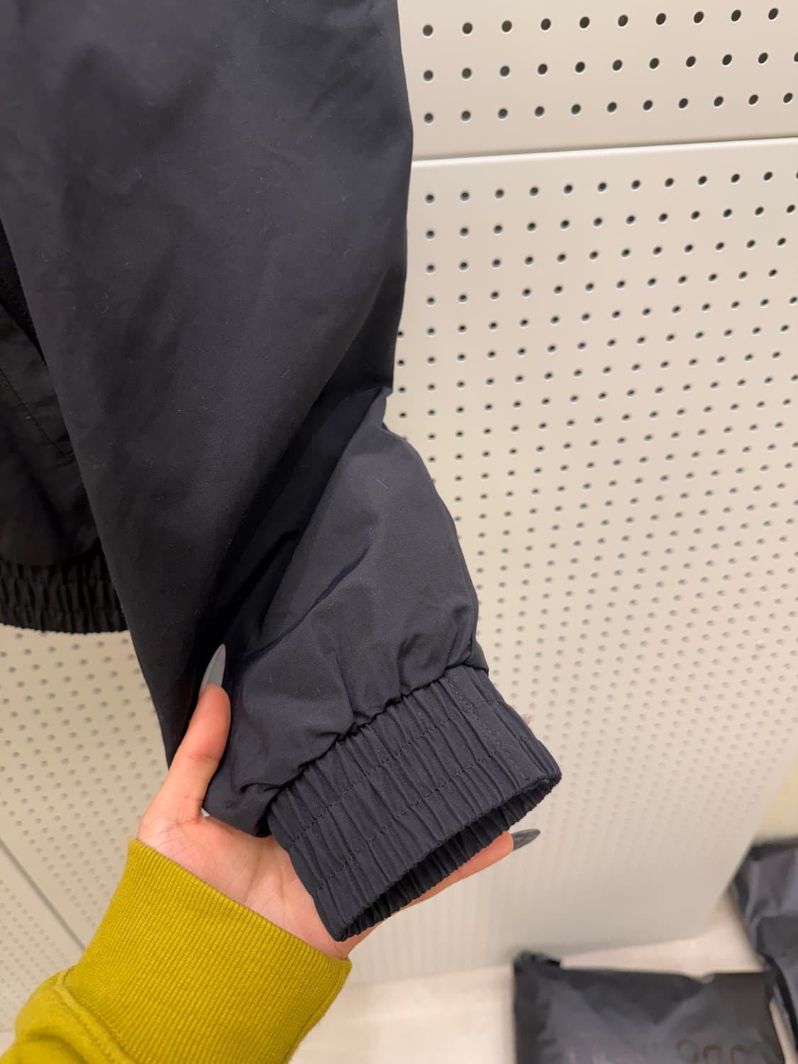 나이키 베이직 스몰로고 블랙 점퍼 U759 상품이미지4