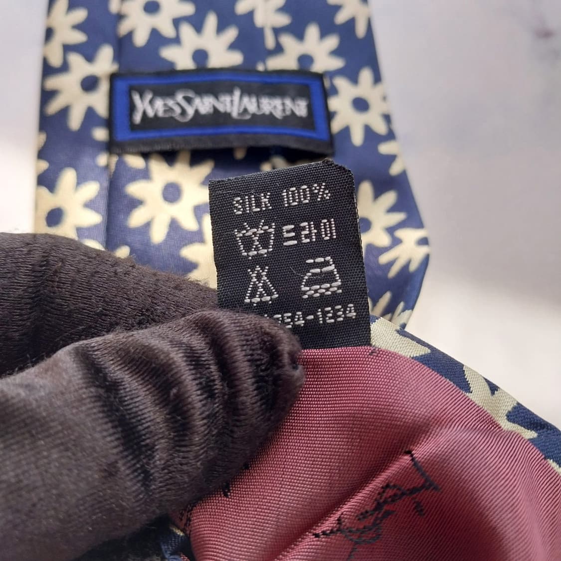 입생로랑 실크 네이비 플라워 패턴 넥타이 9.5cm A등급 K2411
 상품이미지8