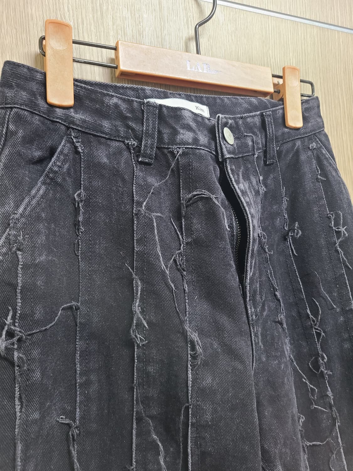 마뗑킴 커팅 루즈 블랙 데님팬츠 상품이미지2