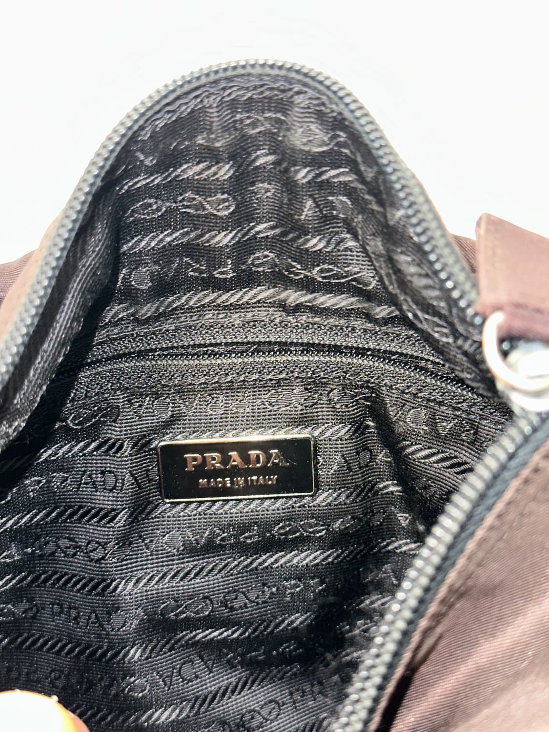 프라다 삼각로고 메신저 크로스백 딥브라운  상품이미지3