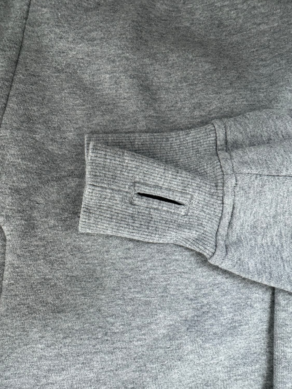 • C.P. Company 렌즈 암포켓 디테일 그레이 맨투맨 상품이미지3