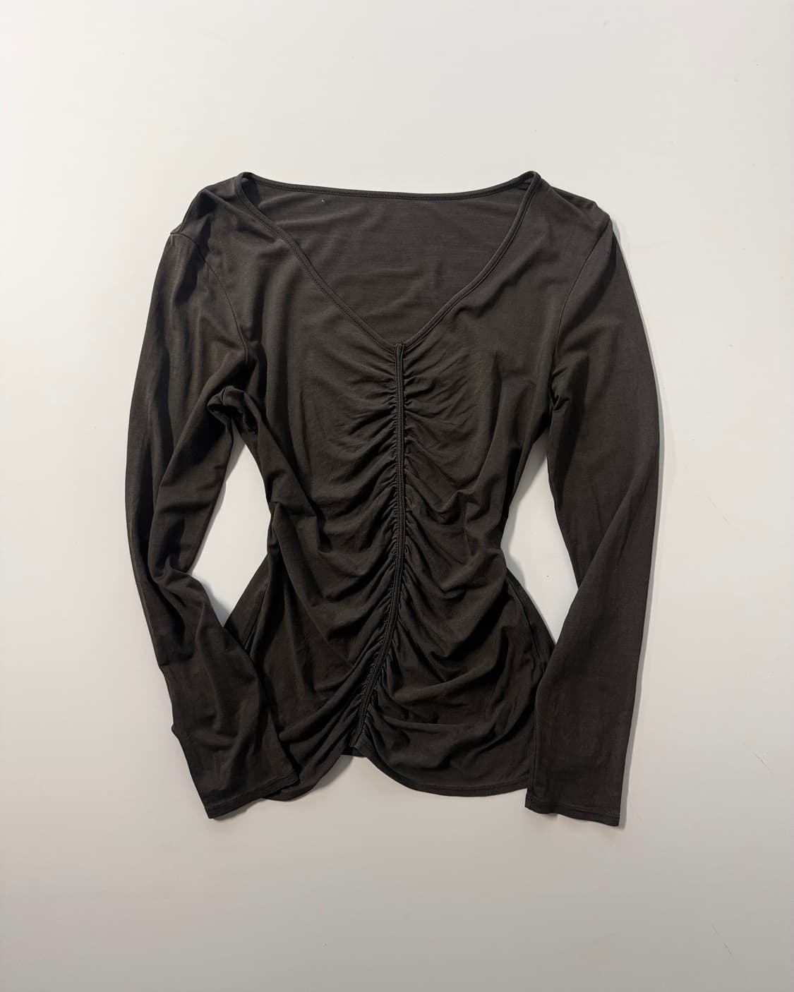 프론트 셔링 디테일 티 상품이미지1