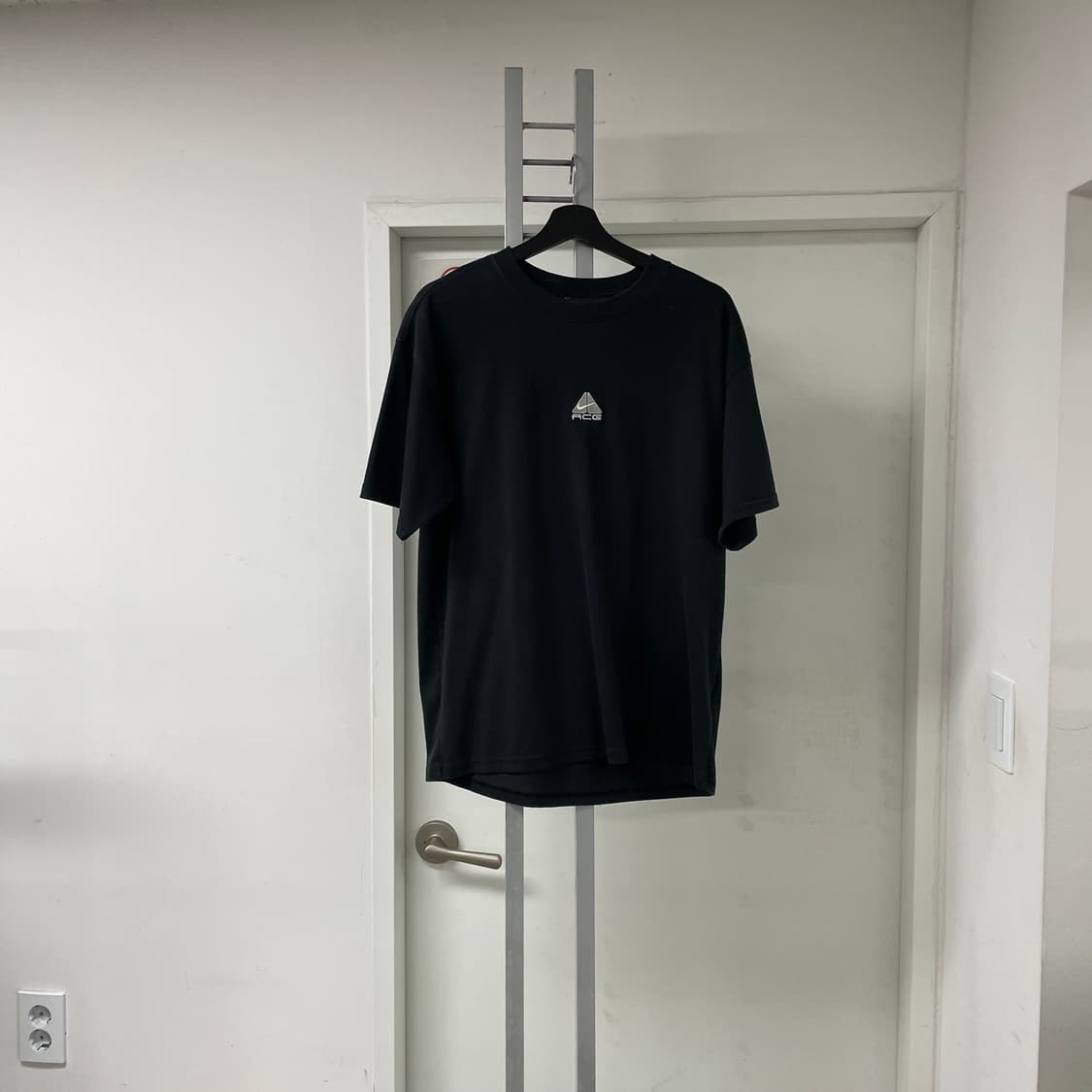 나이키 ACG 반팔 티셔츠 블랙 L 상품이미지1