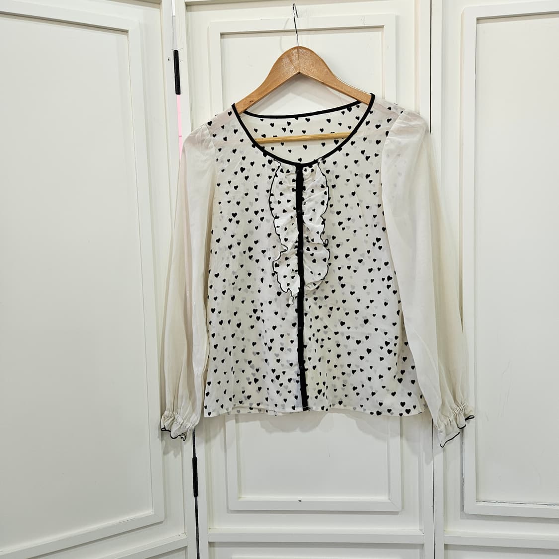 하트 패턴 프릴 블라우스 상품이미지1