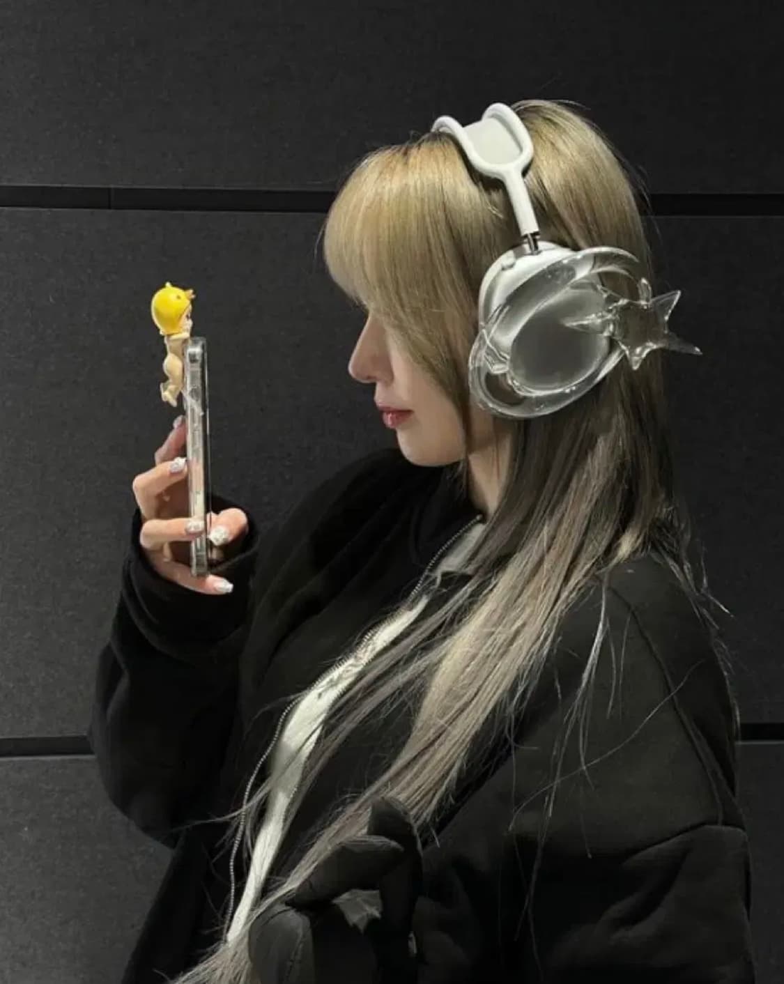 에보튠즈 르세라핌 사쿠라 에어팟 맥스 케이스 상품이미지2