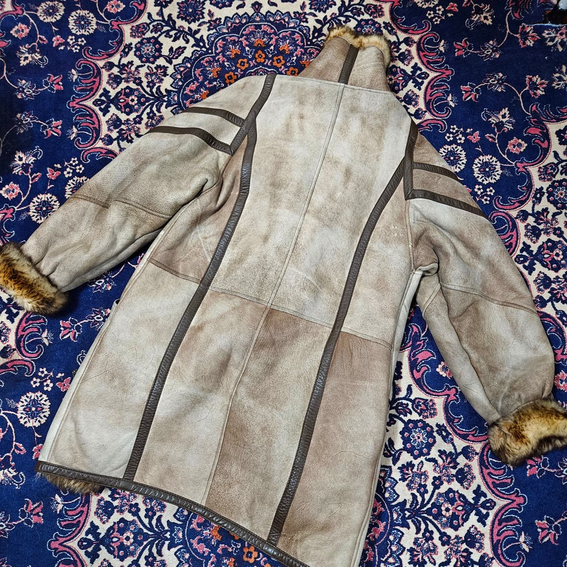 모플로비즈 90's 램스킨 사이드 라인 3버튼 무스탕 코트 상품이미지6