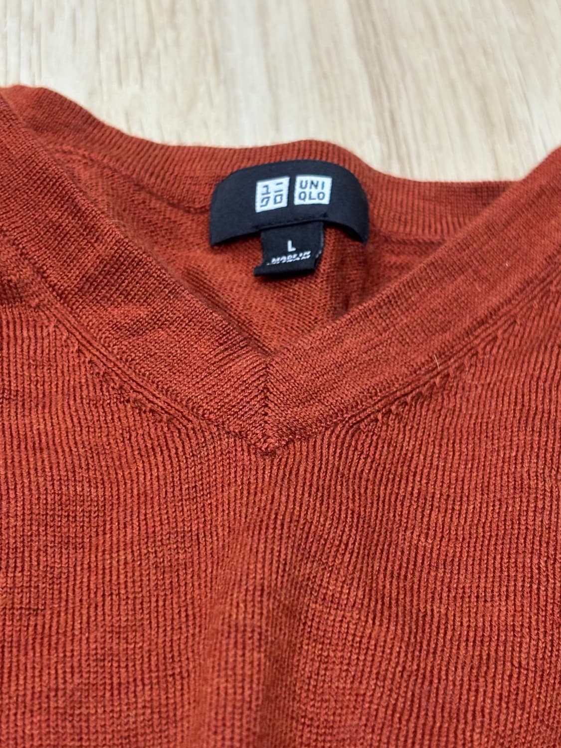 유니클로 브이넥 니트 상품이미지1