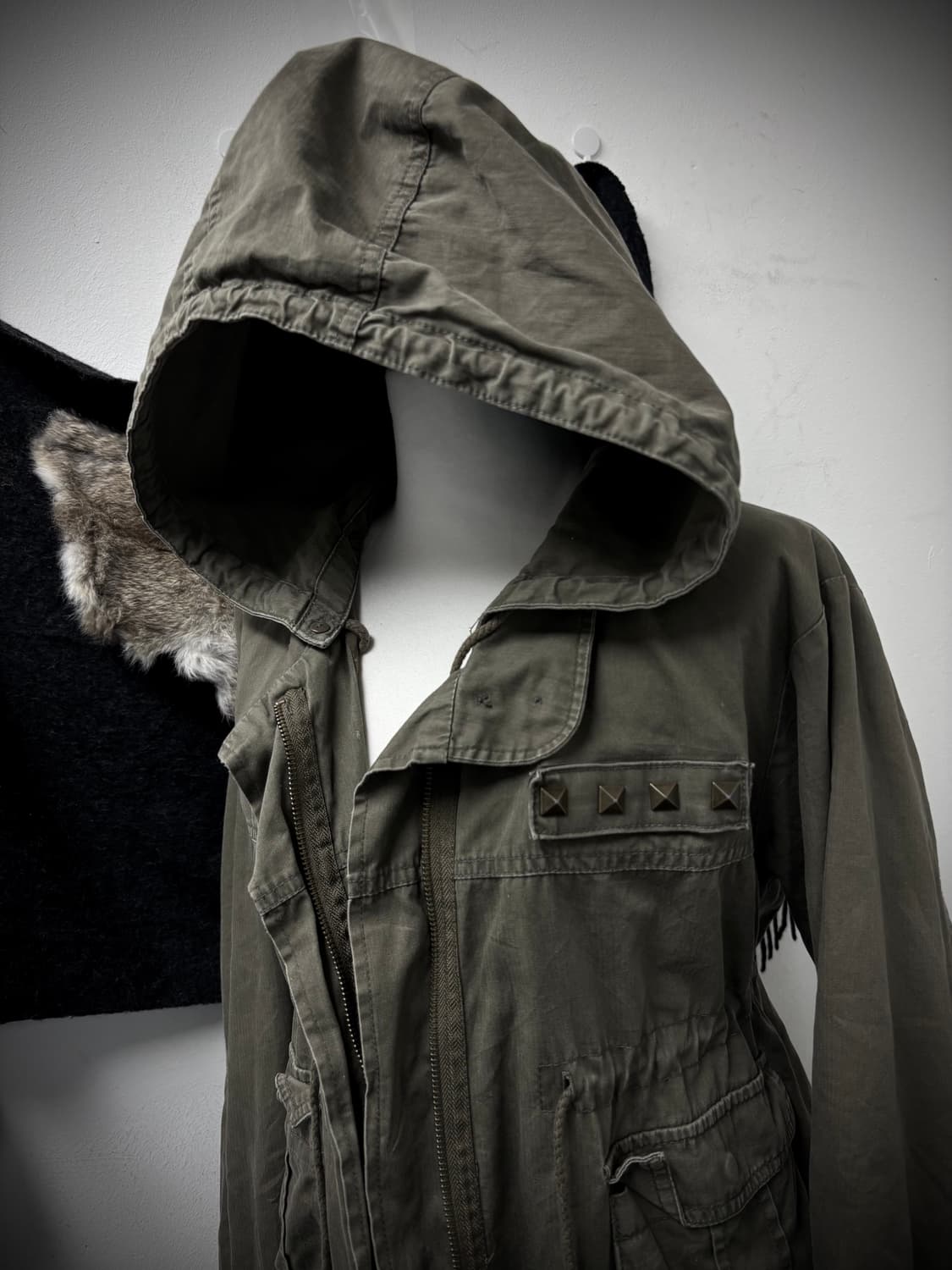 Over-Hoodie Grunge Mood Studded Jacket 상품이미지2