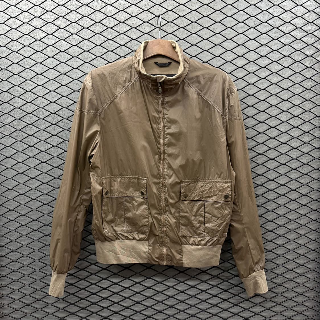 벨스타프 나일론 풀집업 A-2 자켓 투포켓 롱시보리 디테일 베이지 상품이미지2