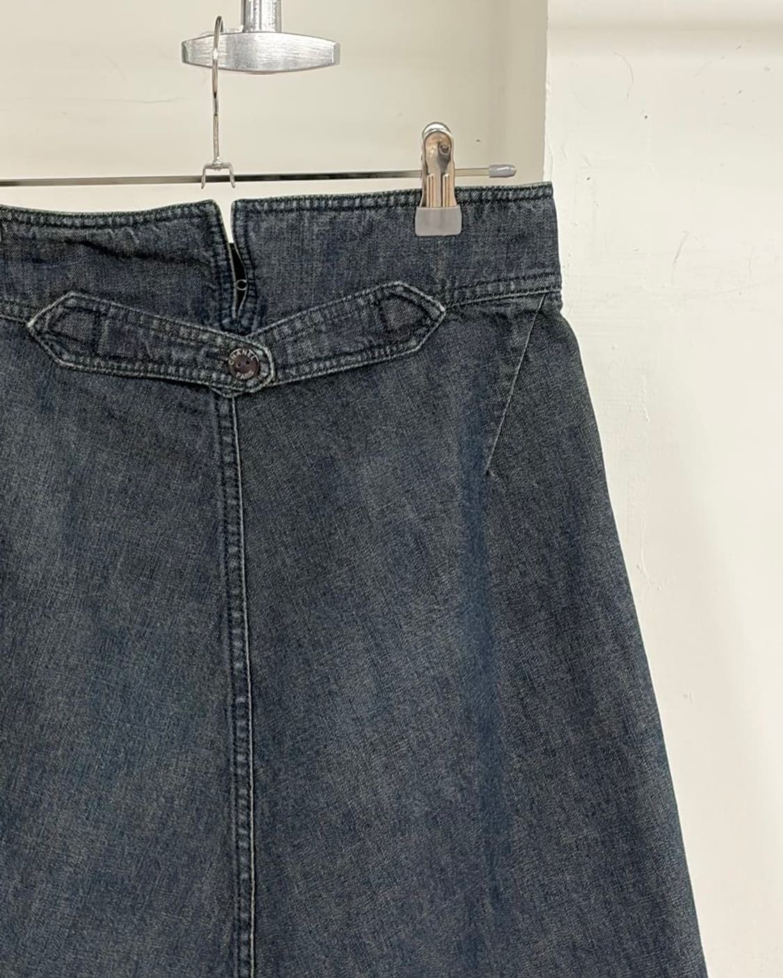 샤넬 데님 요크 플레어 실루엣 미디 스커트  상품이미지3