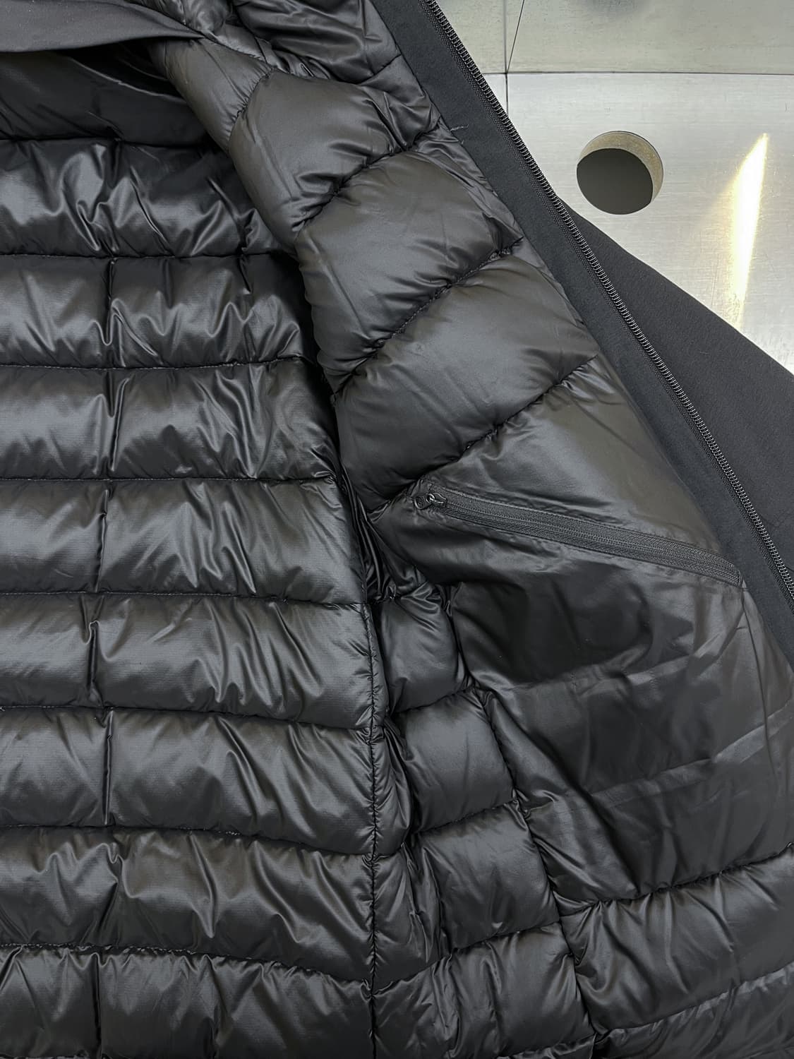 아크테릭스 베일런스 모니터 다운 자켓 상품이미지8