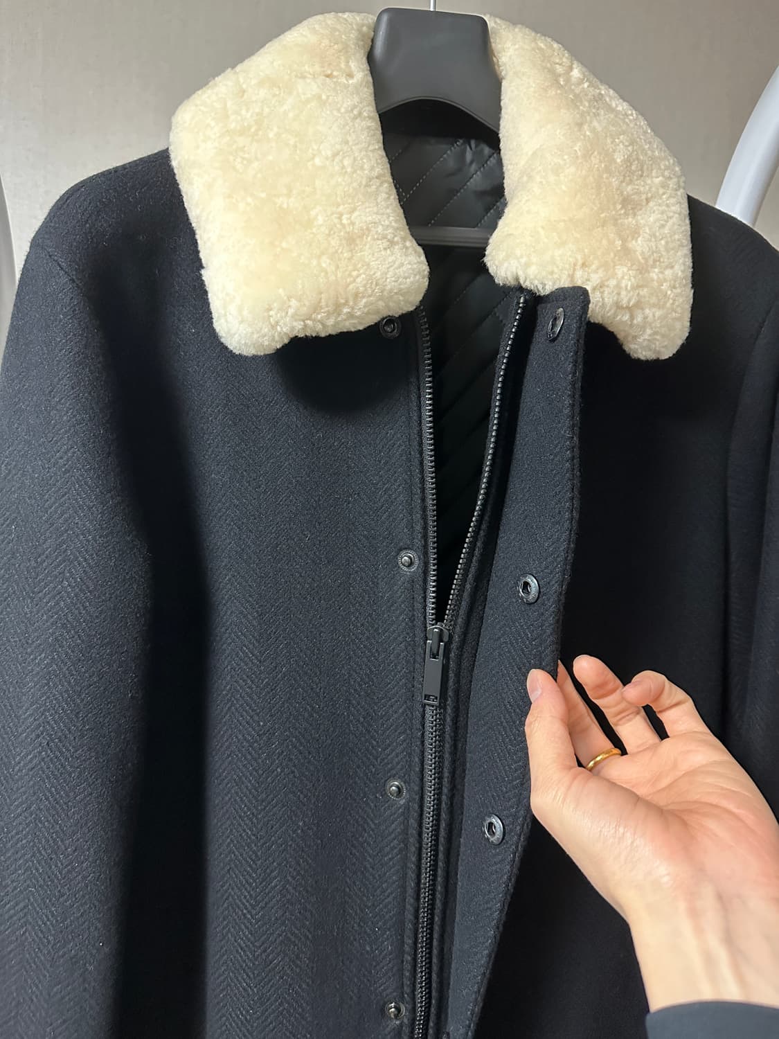 (새상품) 지오지아 세미오버 발마칸코트 95 블랙 상품이미지3