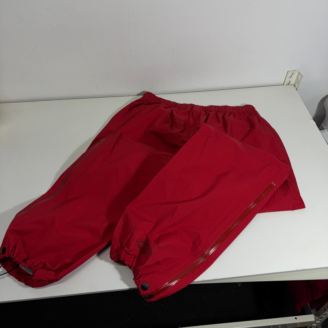 M 컬럼비아 레드 바막재질 나일론 옴니테크 방풍등산팬츠 상품이미지3