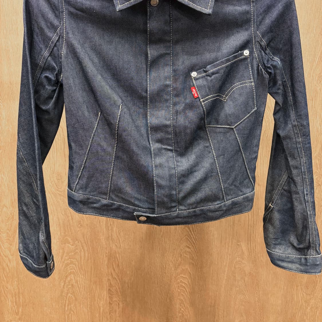 리바이스 엔지니어드 진스 걸즈 크롭 데님 자켓 레드 탭 포켓 디테일 진청 상품이미지5