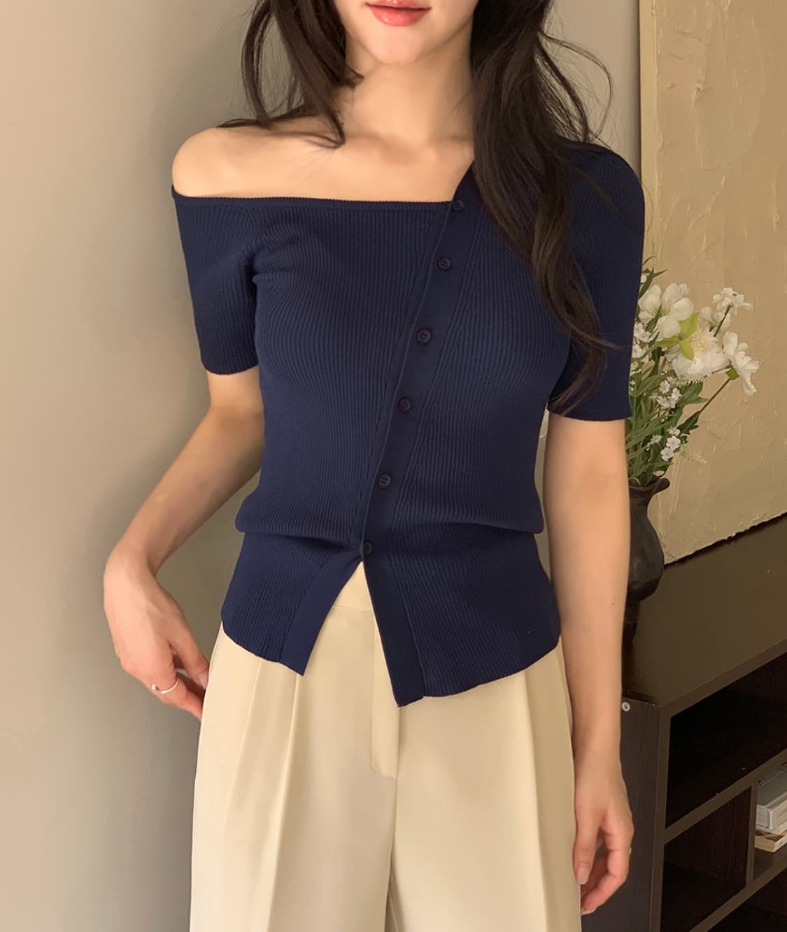 언발 오프숄더 니트 네이비 상품이미지2