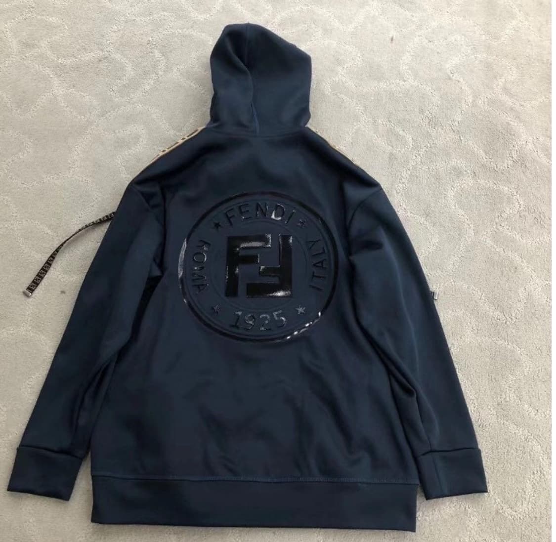 [정품] 펜디 백로고 하이글로스 레터링 테크 후드티 S 상품이미지1