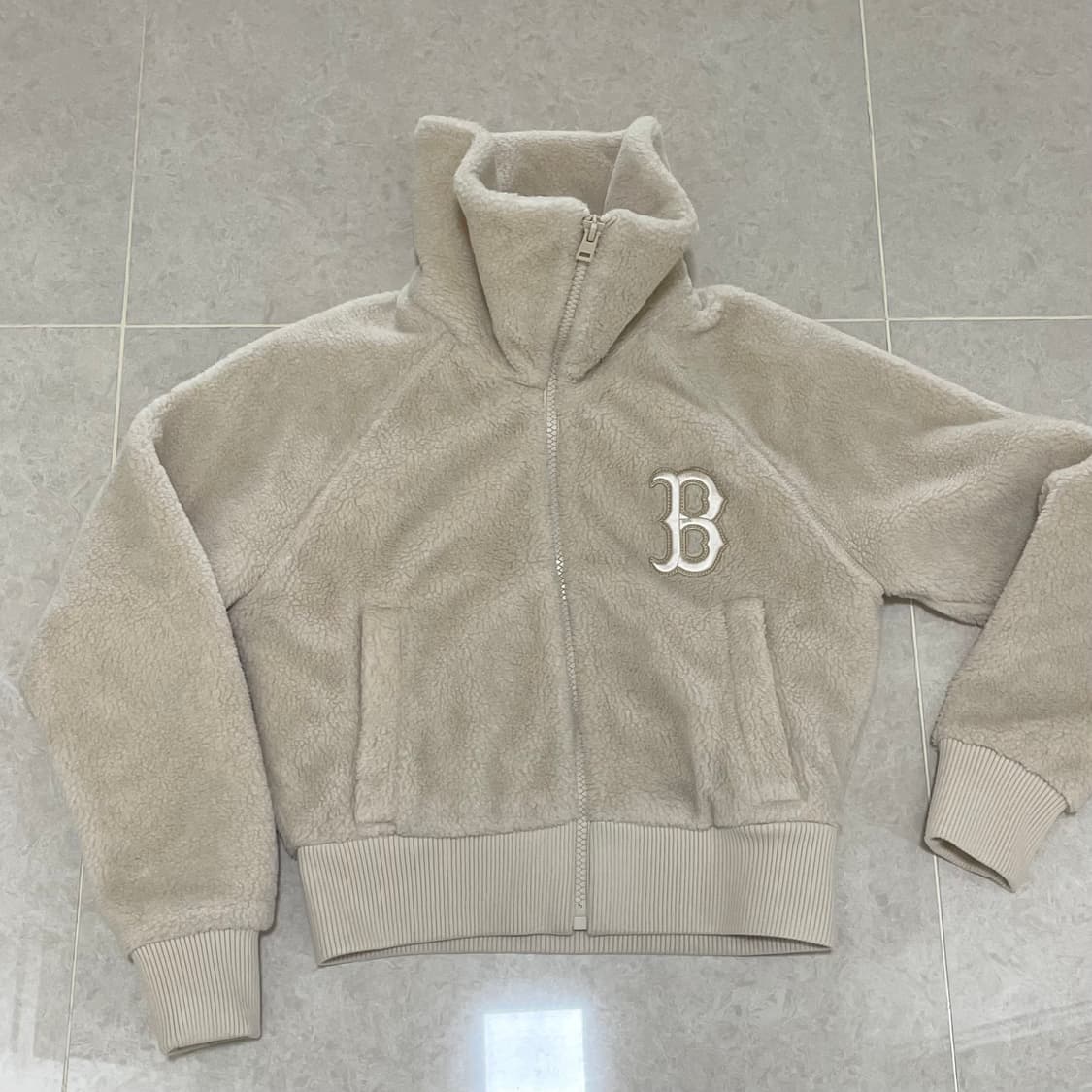 MLB 베이직 경량 크롭 후리스 점퍼  상품이미지4