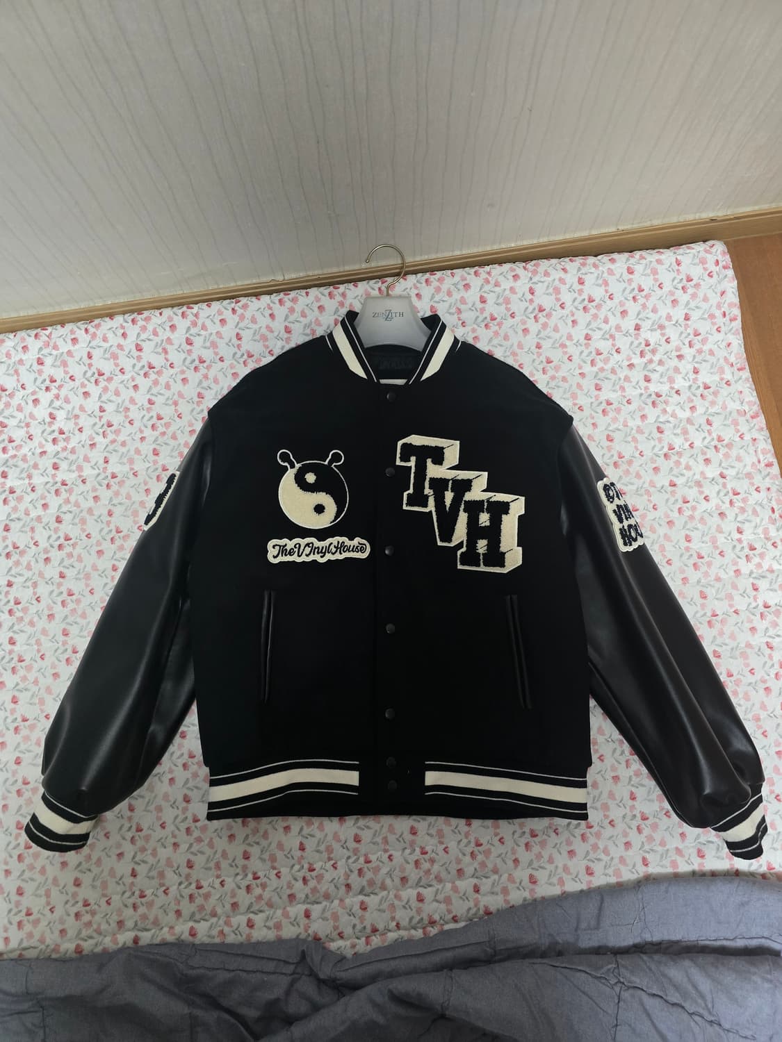 더바이닐하우스 바시티l 상품이미지1