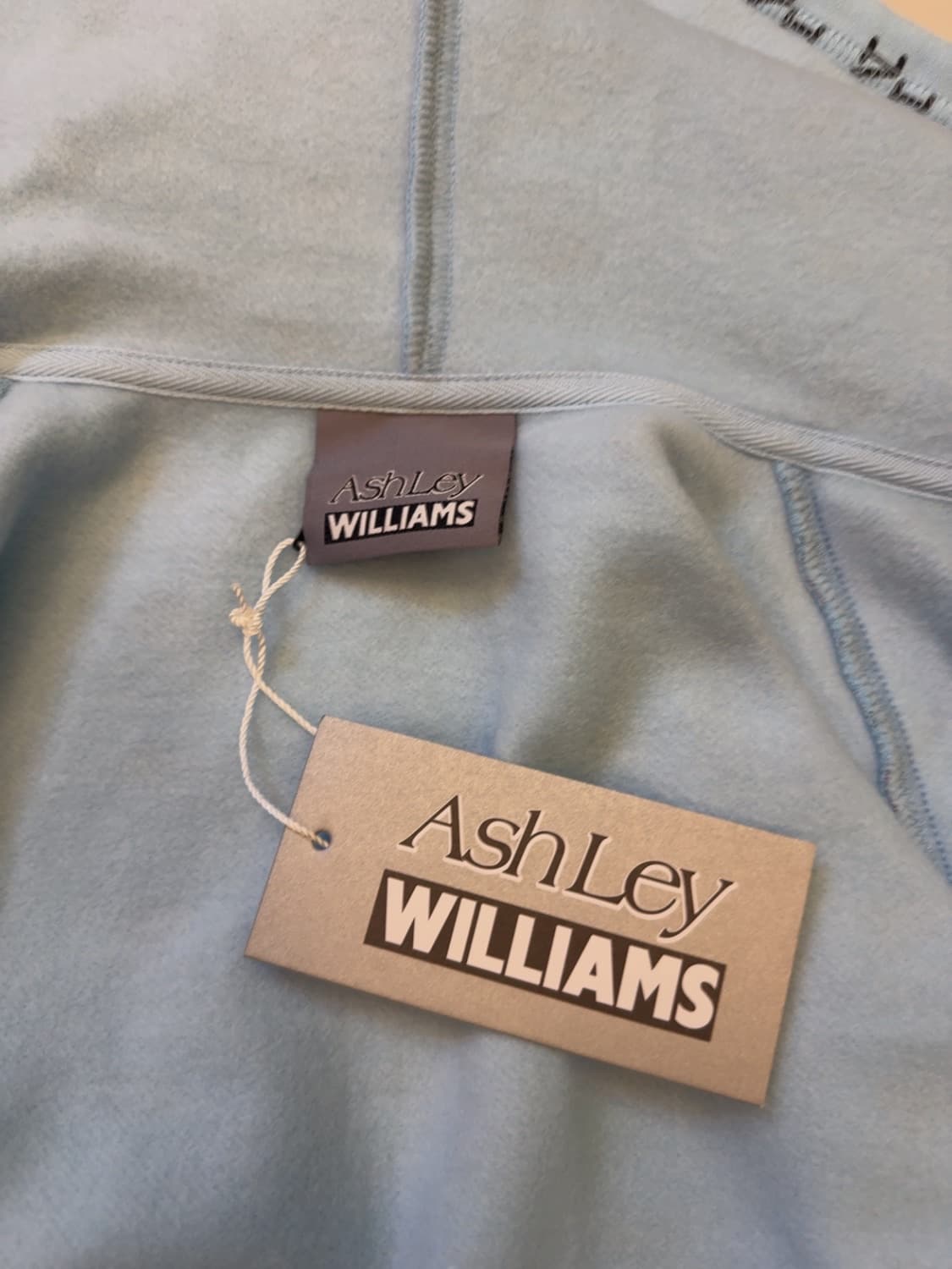 애슐리윌리엄스 크롭 후드집업 상품이미지2