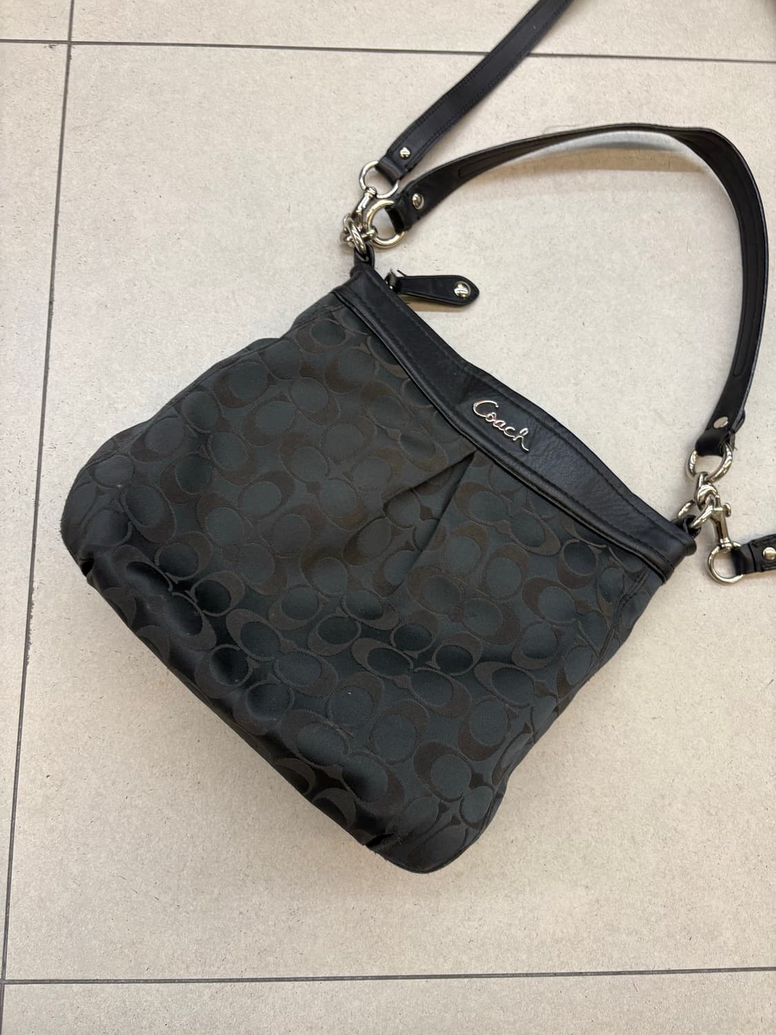 코치 블랙 숄더백 상품이미지3