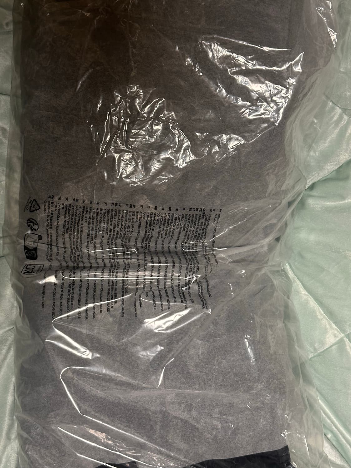 H&M 에이치앤엠 글렌 마틴스 보닝 디테일 푸퍼 자켓 블랙 상품이미지2