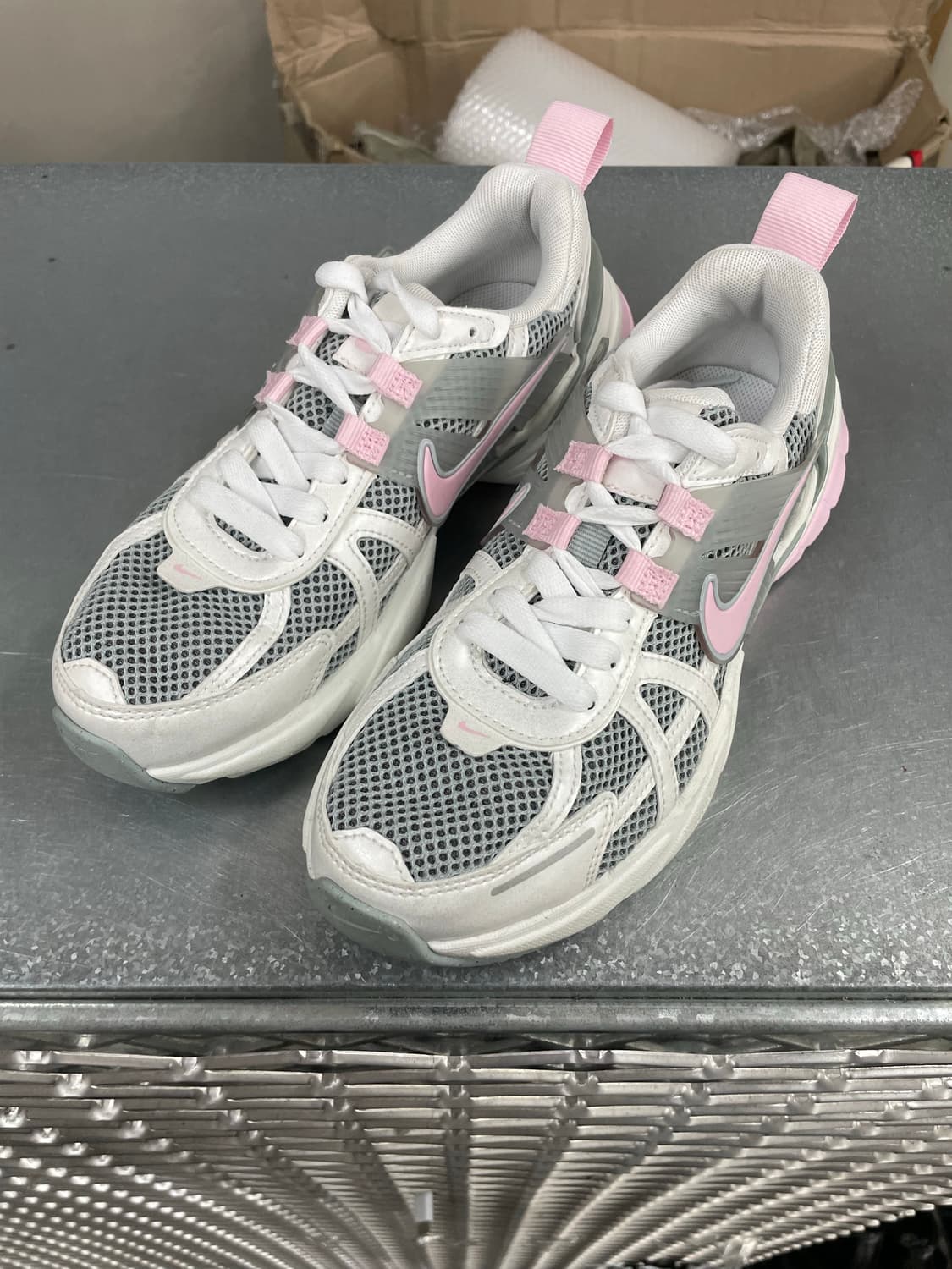나이키 V2K 메탈릭 화이트 핑크 240 상품이미지2