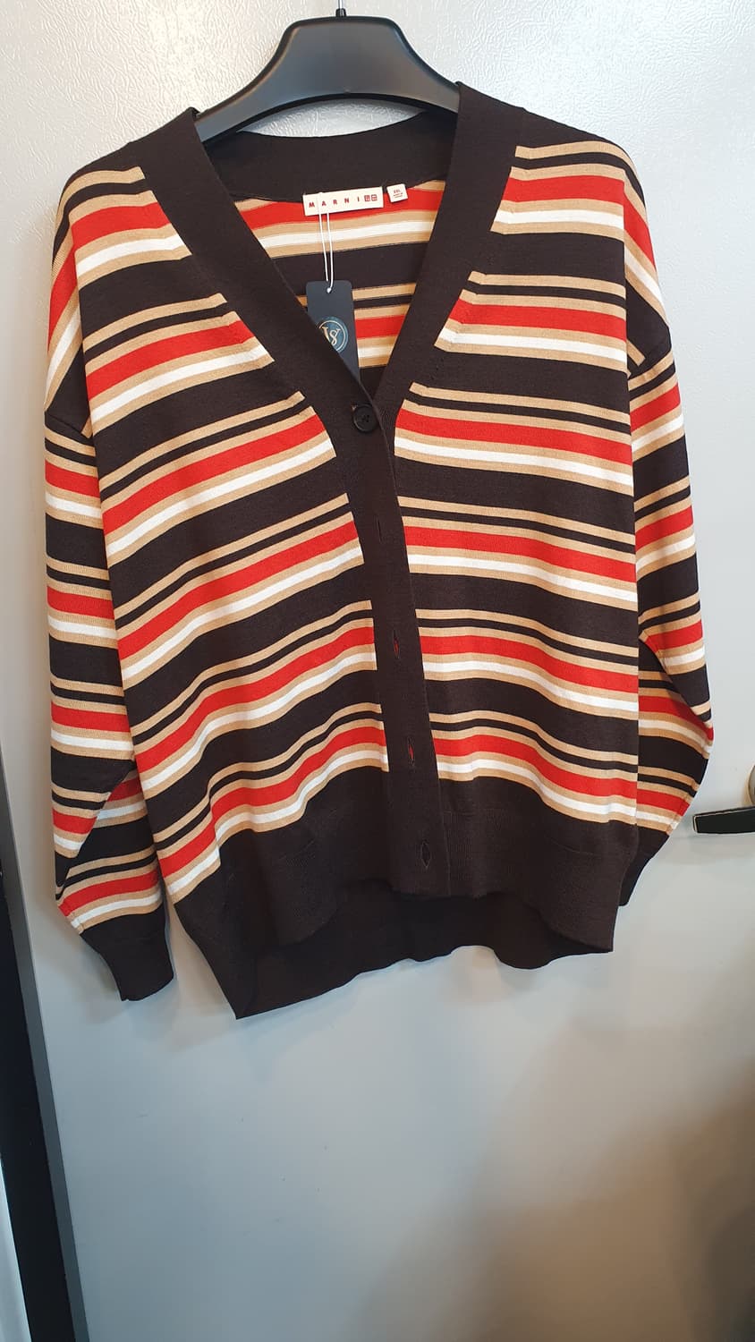 마르니 유니클로콜라보 가디건XXL상태깨끗좋아요 
이뻐요
봄가을입기좋아요  상품이미지1