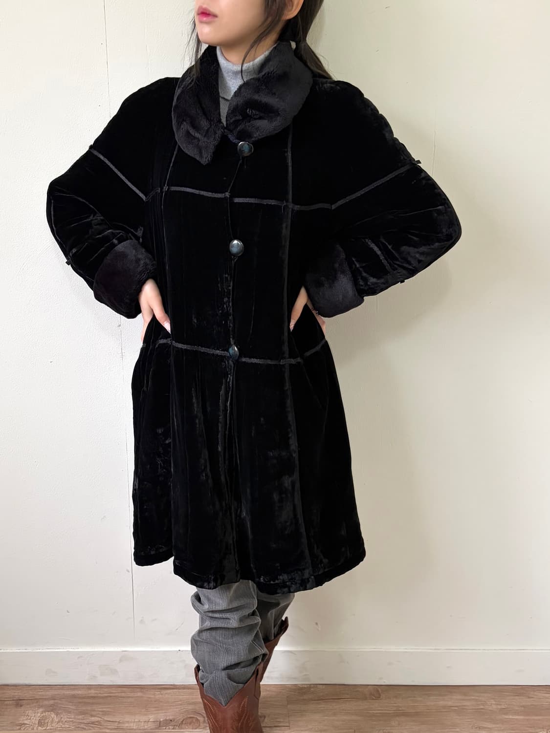 Jilliow voice 블랙 벨벳 무스탕 코트 상품이미지4