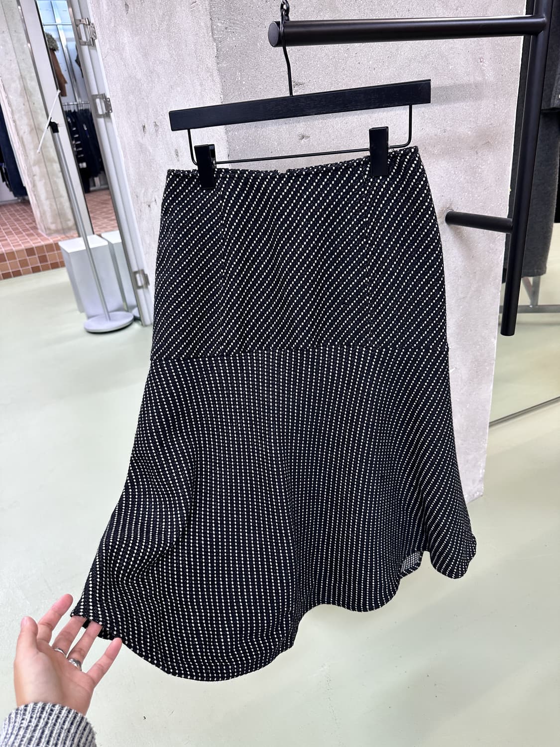 dot stripes midi wool skirt 상품이미지1