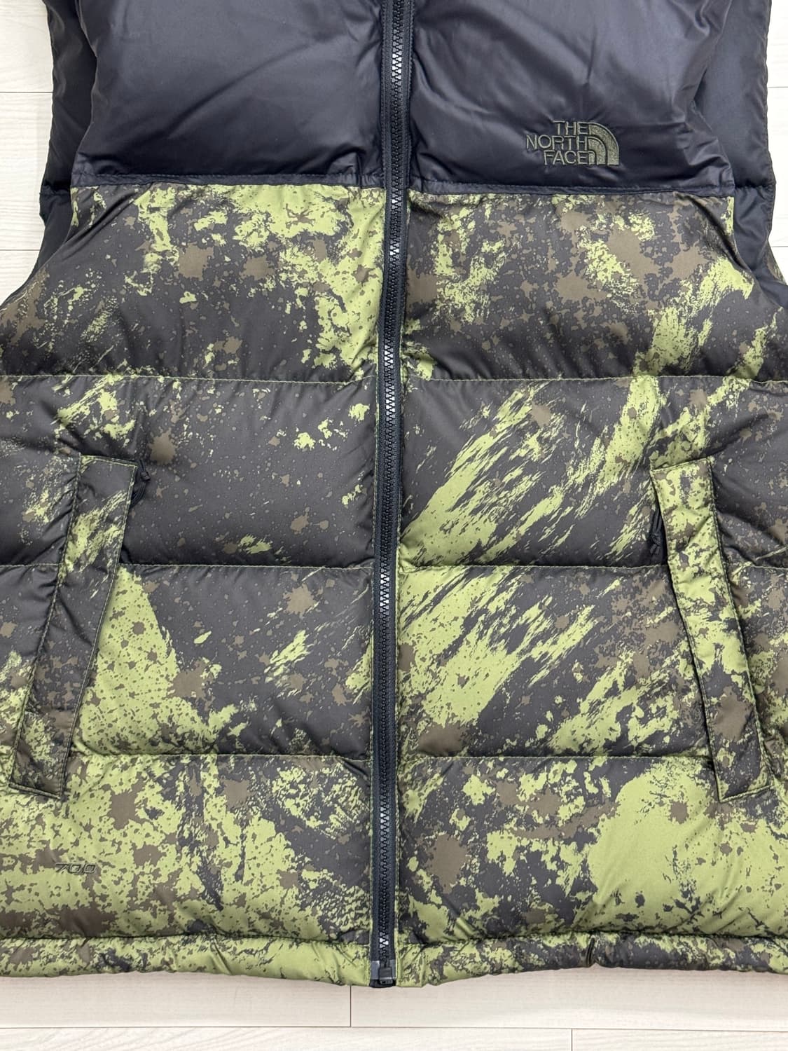 노스페이스 카모 눕시 700 필파워 베스트 M 상품이미지2