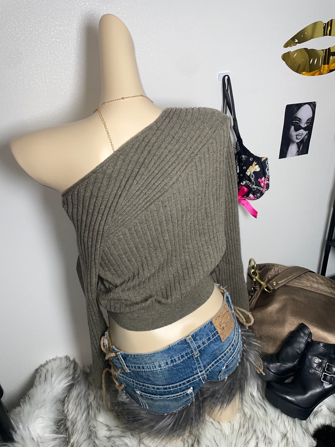 빈티지 원오프숄더 차콜 니트 상품이미지3