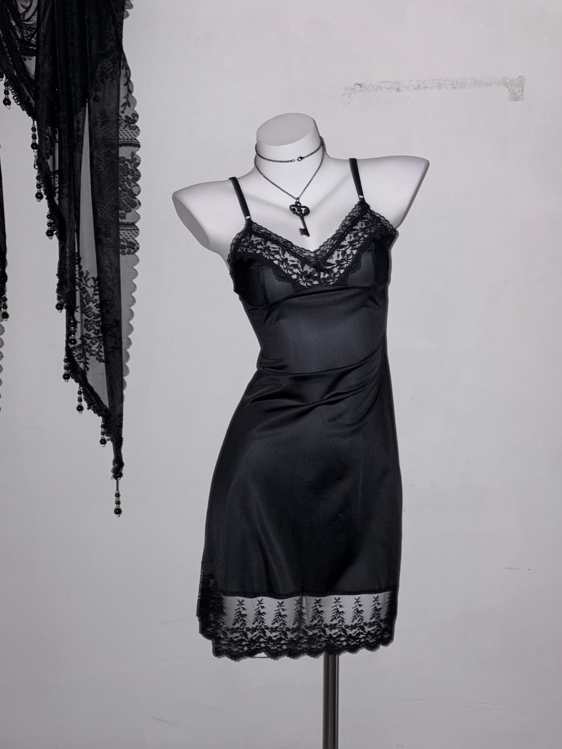 블랙 러플 원피스 연말모임룩 추천 🖤  상품이미지5