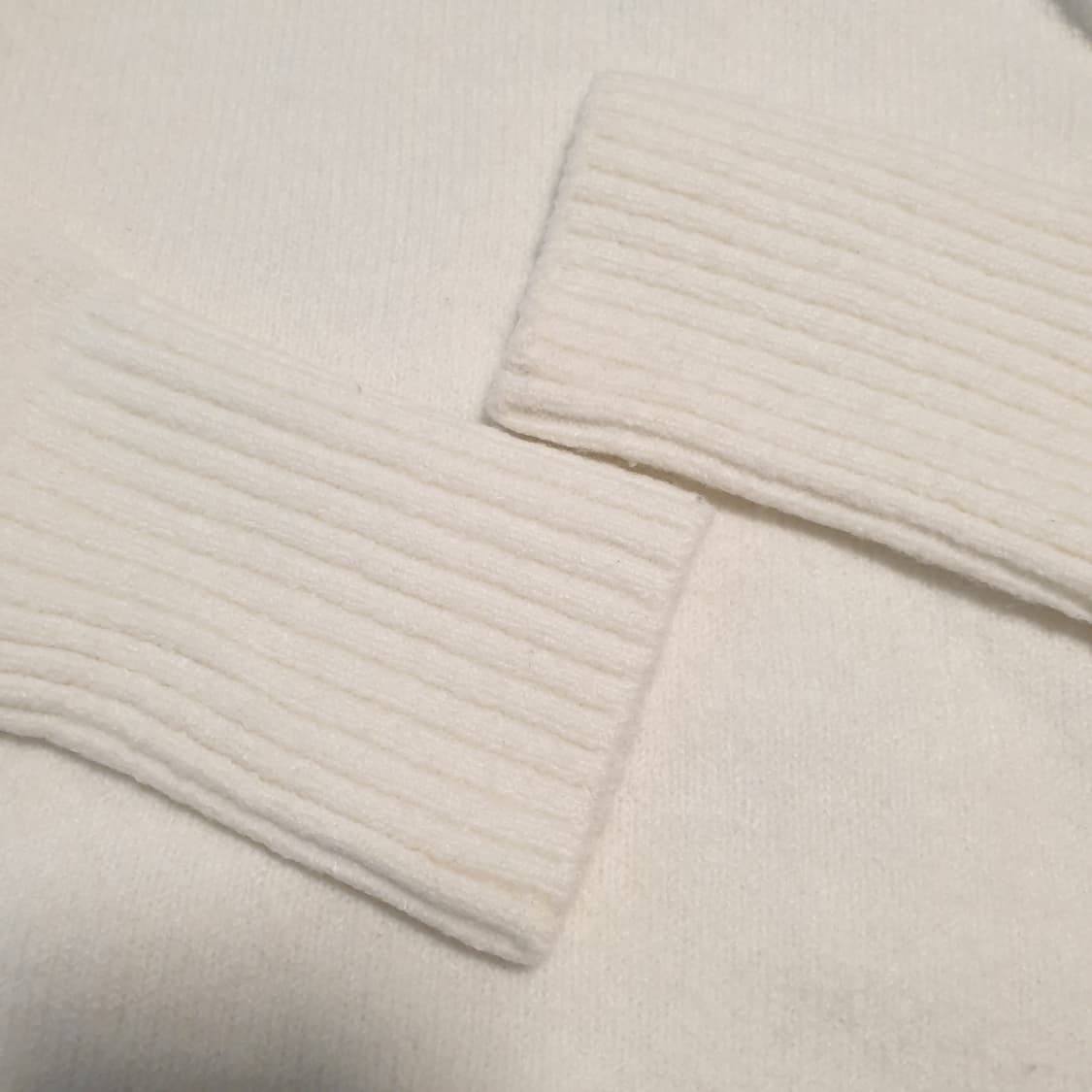 아르마니 익스체인지 오프숄더 니트 아이보리 상품이미지3