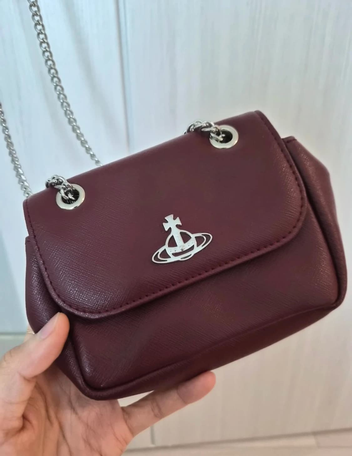 비비안웨스트우드 체인 크로스백 버건디 상품이미지1