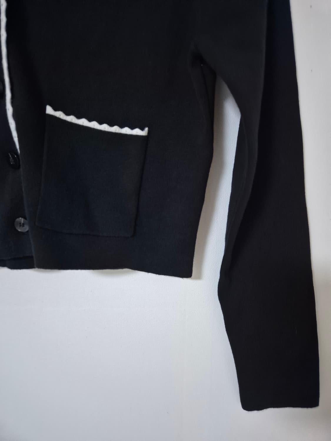 바시카 프릴 패턴 가디건 블랙 상품이미지4