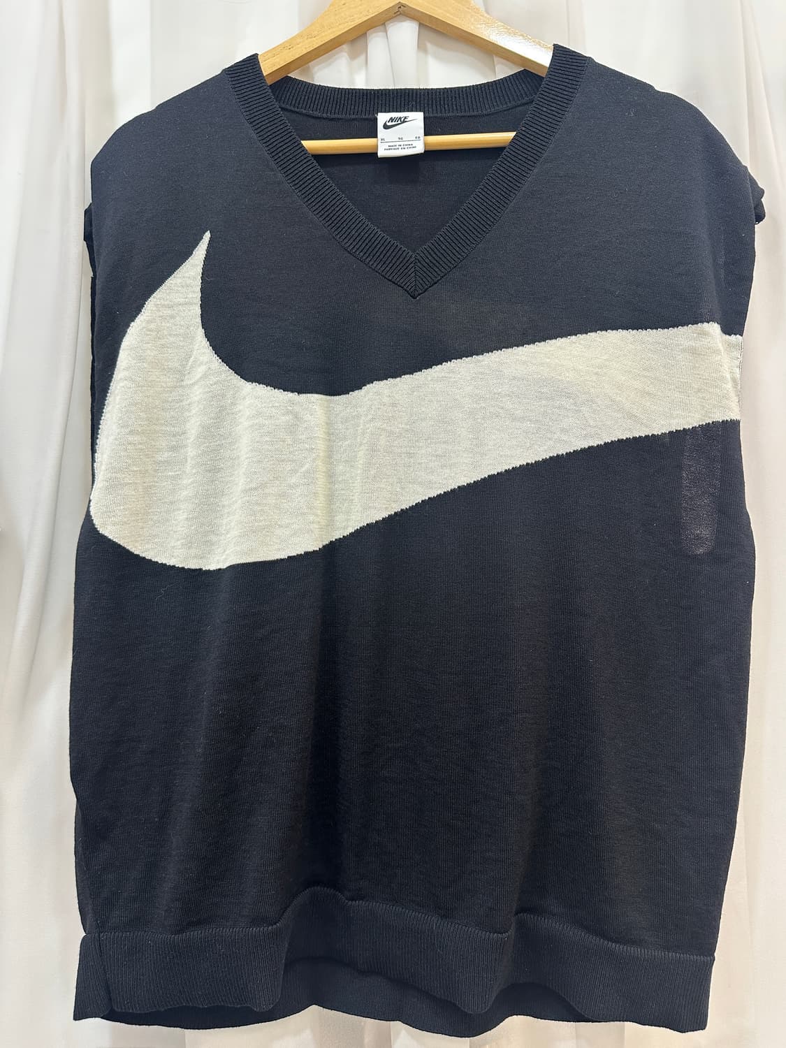 나이키 스우시 블랙 V넥 니트 베스트 상품이미지1