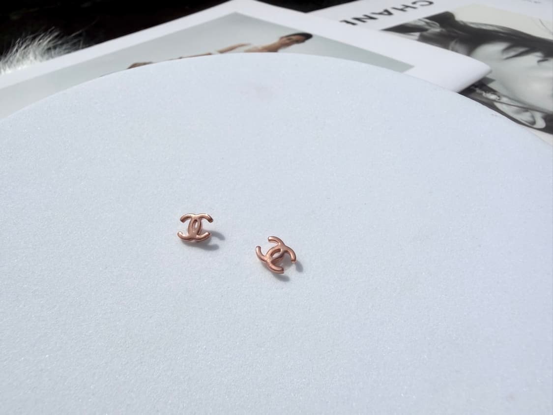 샤넬 미니 로고 이어링 골드 상품이미지6